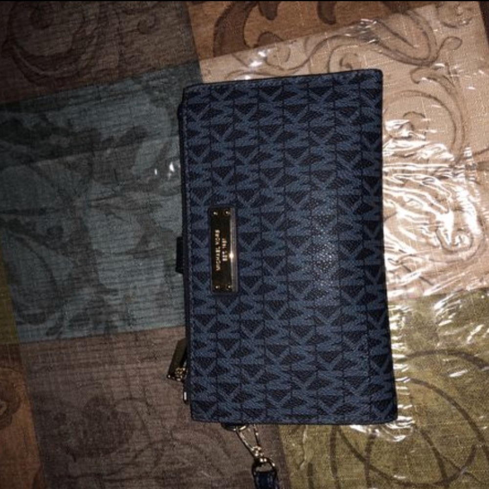 Michael Kors Wallet & holds phone